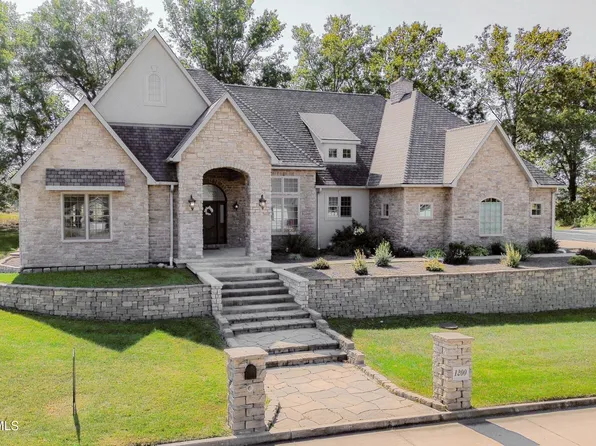 1200 Cedar Ridge Dr, Moberly, MO 65270