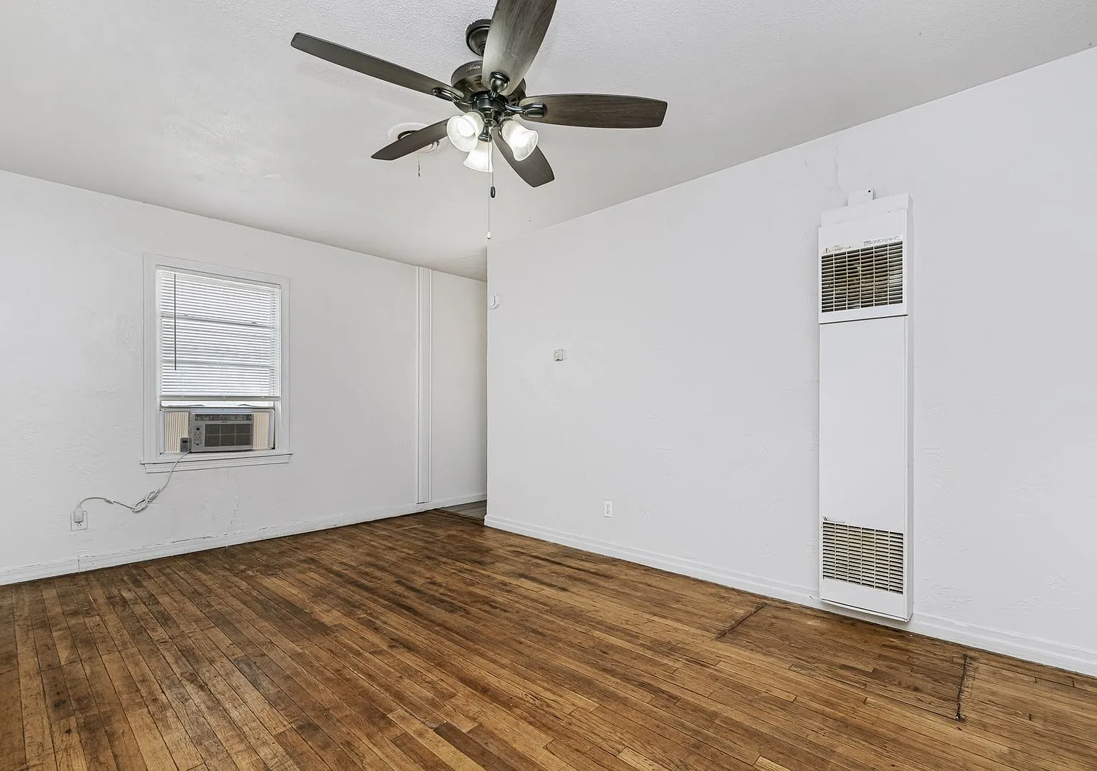 1402 Dunaway St — Photo 3