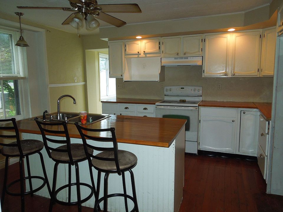 2nd image of 340 Railroad Ave