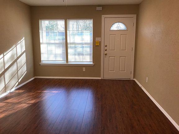 4th image of 1017 Denton Dr