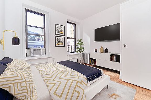 2nd image of 324 E 74th St APT 5A