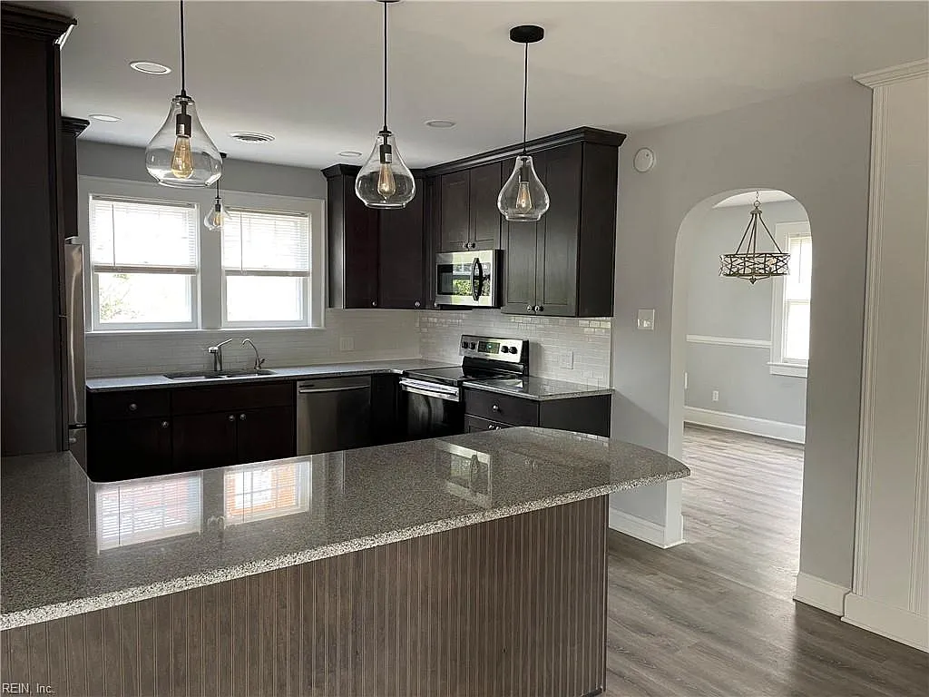 127 Eggleston AVE — Photo 4