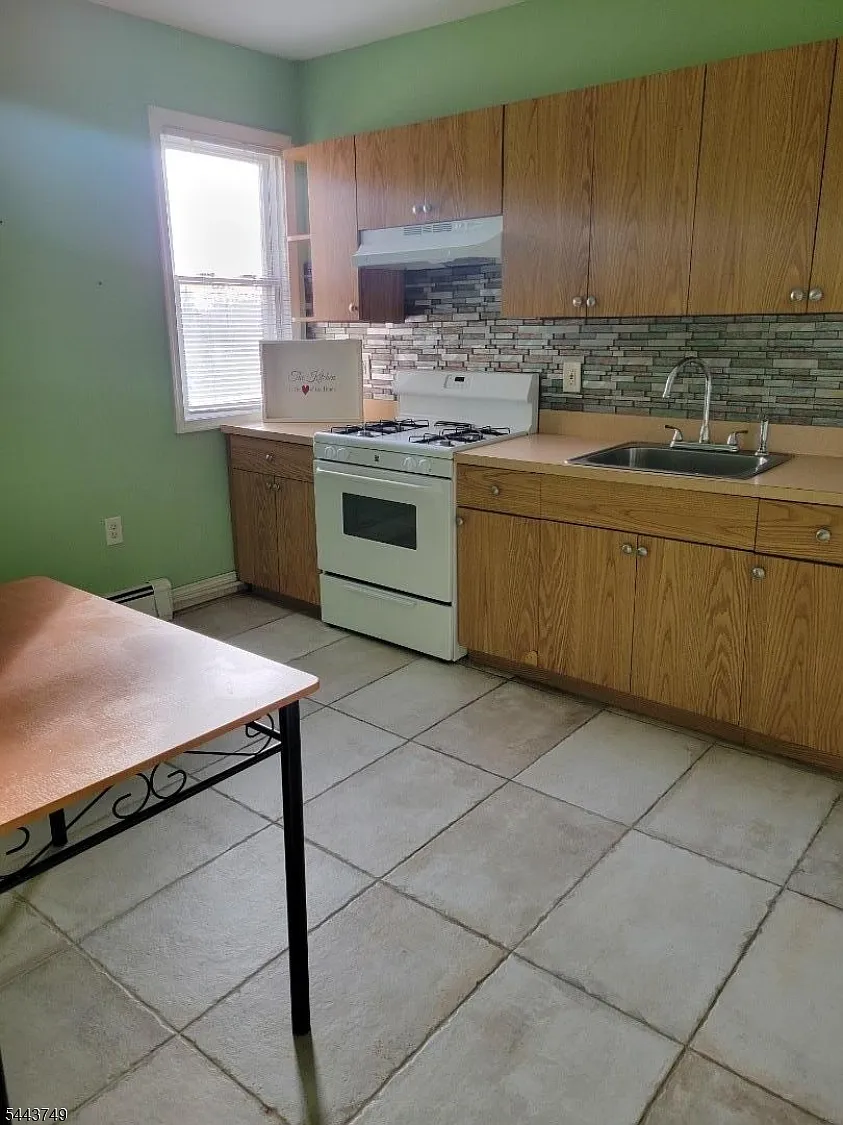 1 bed, 1.0 bath, $1,650 — Photo 2