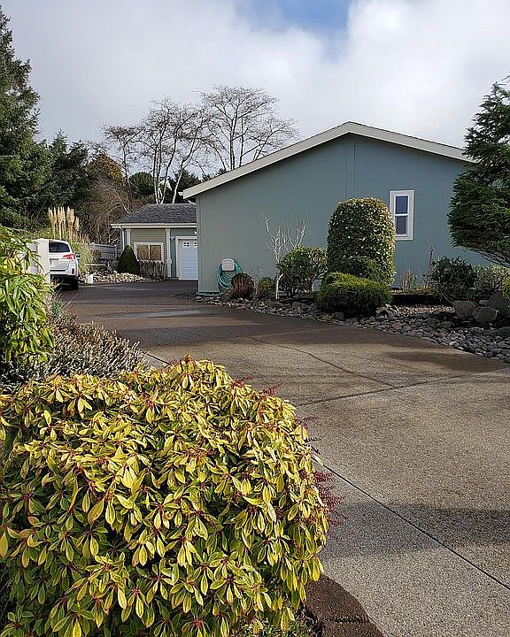 1st image of 4312 SE Heron Loop