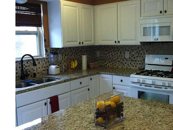 3rd image of 270 Lantern Ln