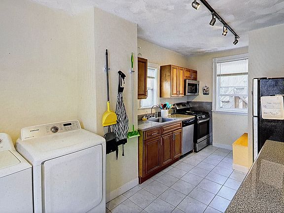 5th image of 6C Lincoln Ave #X