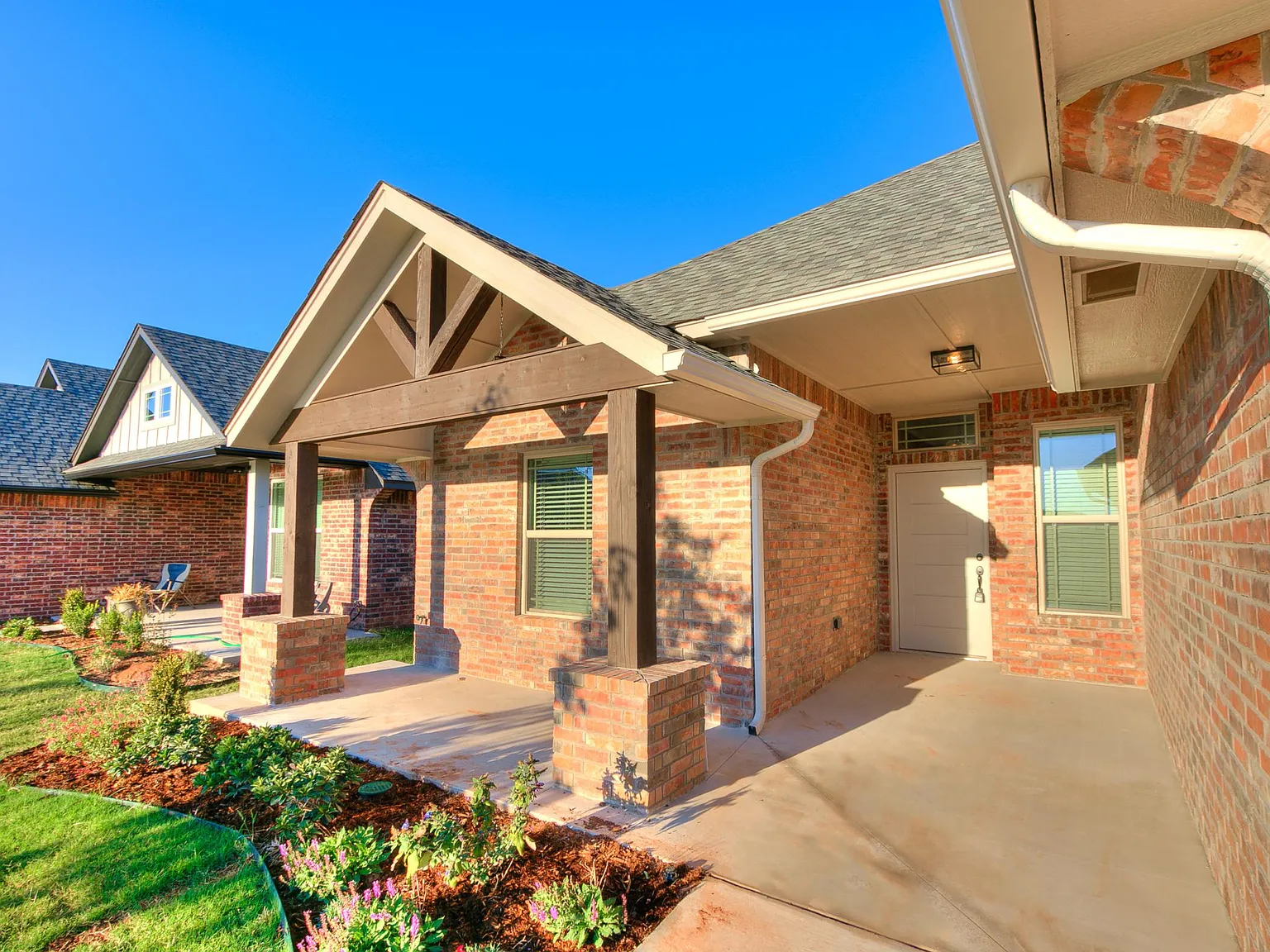 4 bed, 2.5 bath, 2220 sqft, $2,995 — Photo 3