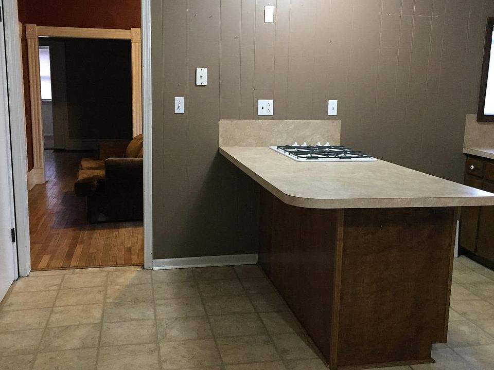 eat-in kitchen