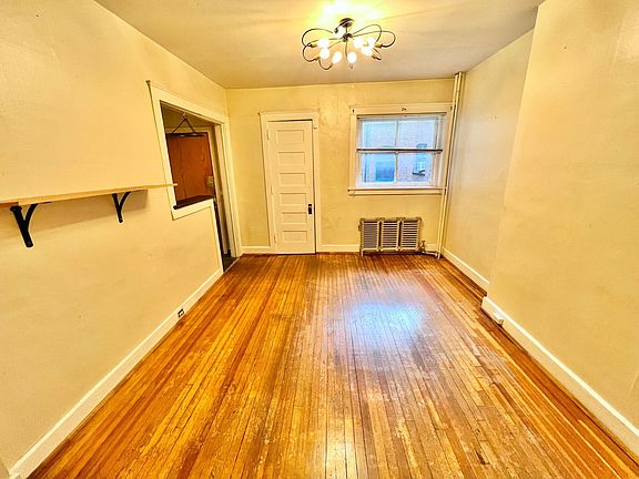4th image of 1960 N Sherman St #1B-1Ba-620Sqft