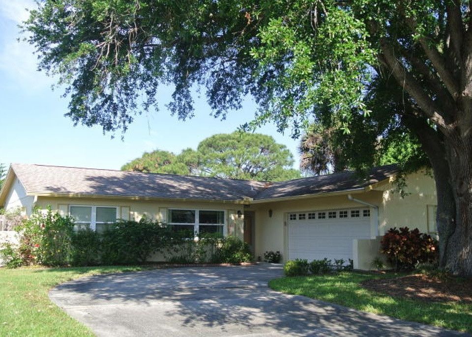 Front House - 2 Garage