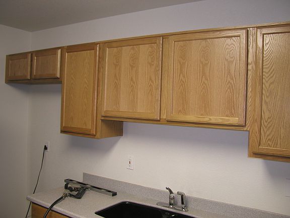 4th image of 9413 W Wilshire Ave
