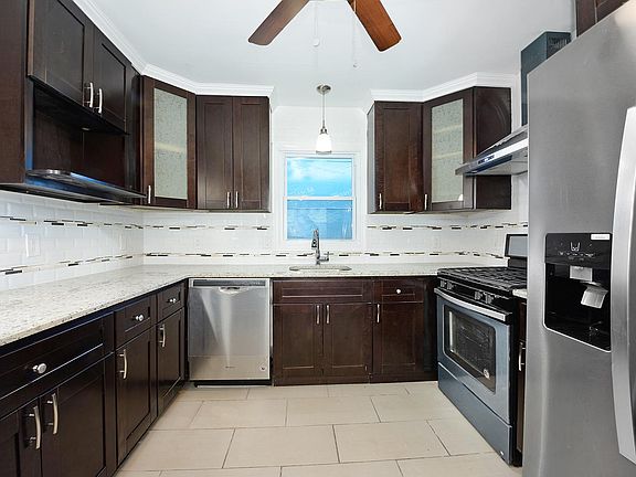 3rd image of 87 Waverly St #1