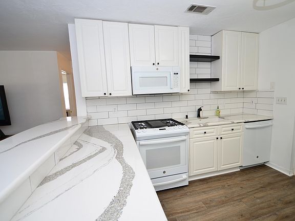 Beautiful Cambria countertops accommodate even the most ambitious cook!