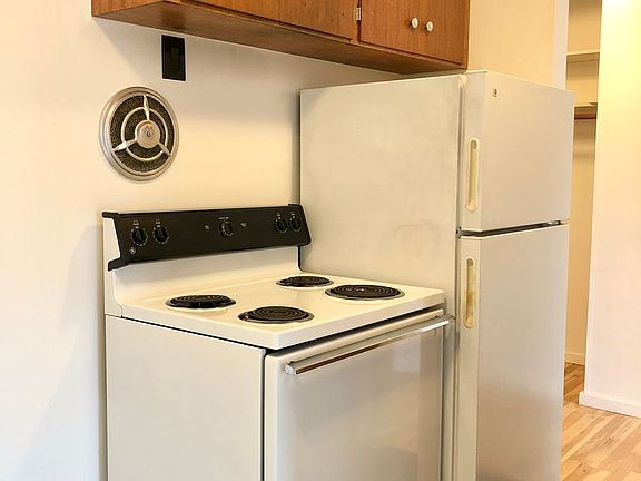 4th image of 4214 11th Ave NE #202