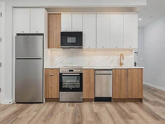 4th image of 2917 Snyder Ave #2L