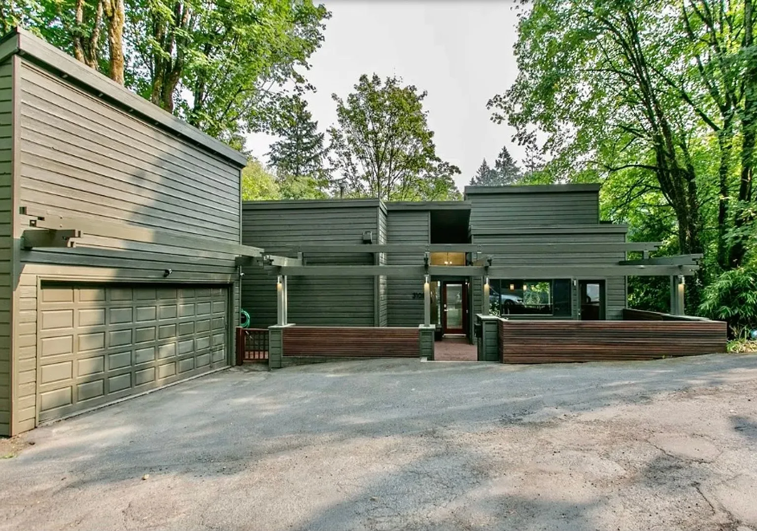 Stunning Contemporary Architectural Gem Near NW 23rd in the Coveted West Hills Arlington Heights ... — Photo 3