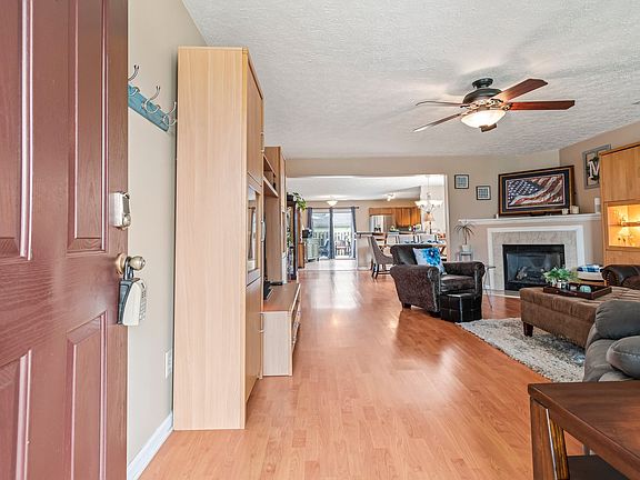 4th image of 800 Brooksdale Dr