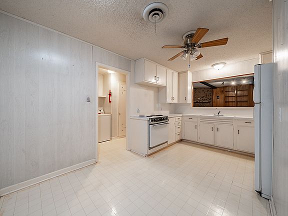 4th image of 909 S Anson St