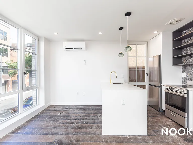 160 20th St #3B — Photo 1
