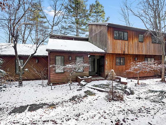 2nd image of 3205 Birch Hill Dr