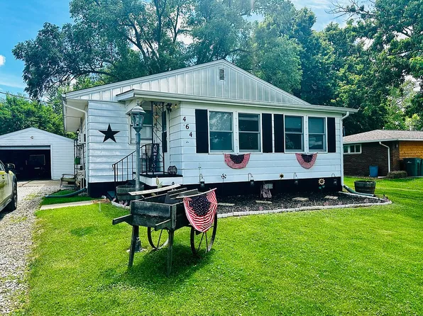 464 E Pearl St, Farmington, IL 61531