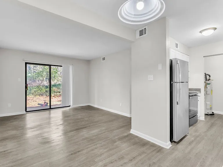 Country Creek Apartments — Photo 66