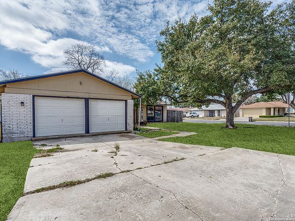 2nd image of 5902 Lake Pines