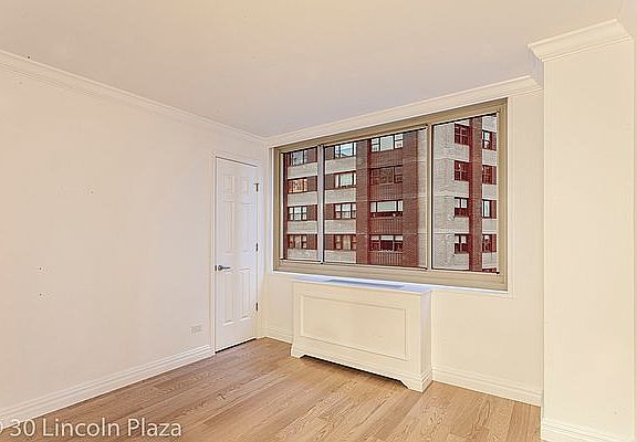 3rd image of 30 W 63rd St APT 19O