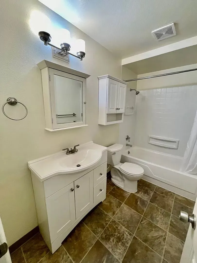 Close-in SE Hawthorne Neighborhood Plex — Photo 4
