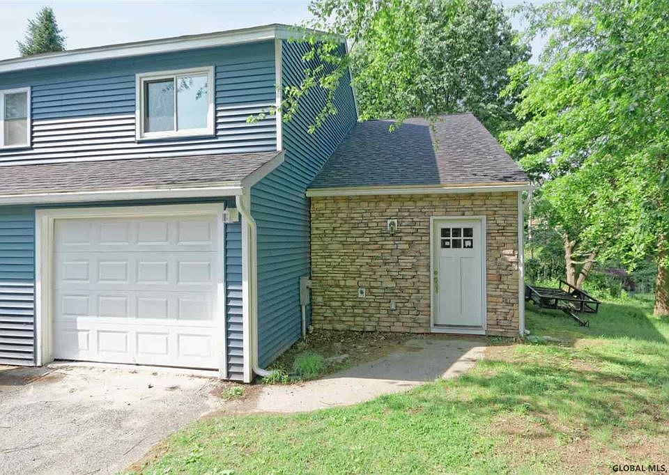 1st image of 30B Woodcliffe Dr