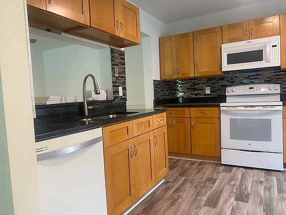 4th image of 1321 Destination Ln