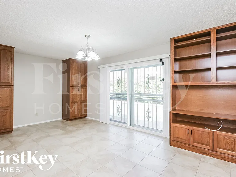 614 E Greenway Dr — Photo 5