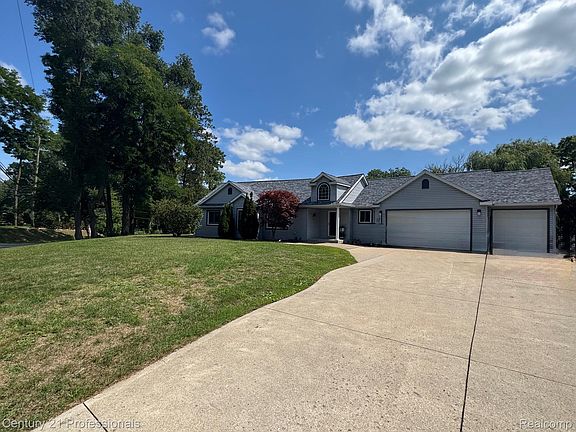 2nd image of 3251 Mann Rd