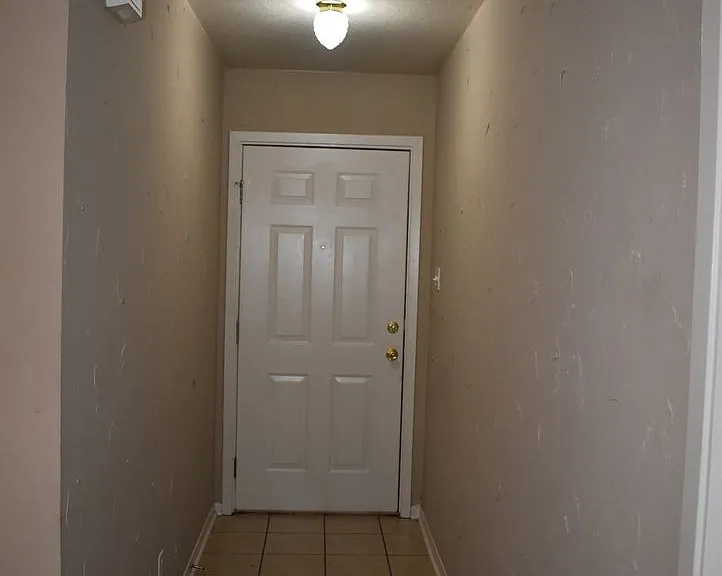 837 Lakeview Dr — Photo 1