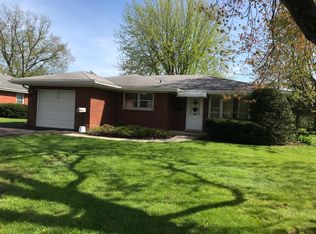 312 Oakwood Dr, Crete, IL 60417