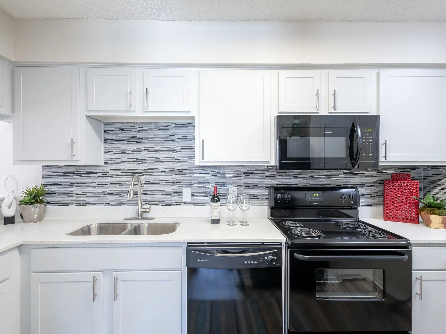 Bandera Ranch Apartments — Photo 4