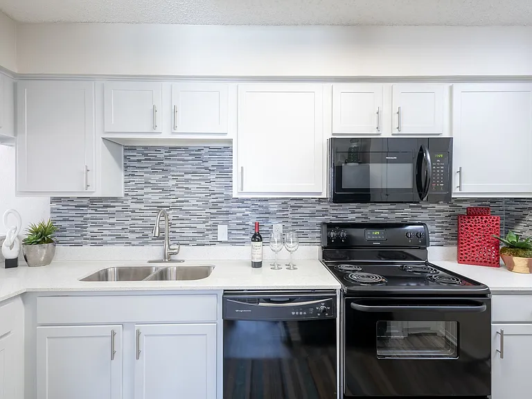 Bandera Ranch Apartments — Photo 4