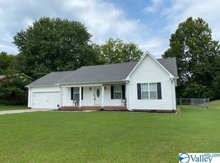 4916 Lee St, Guntersville, AL 35976