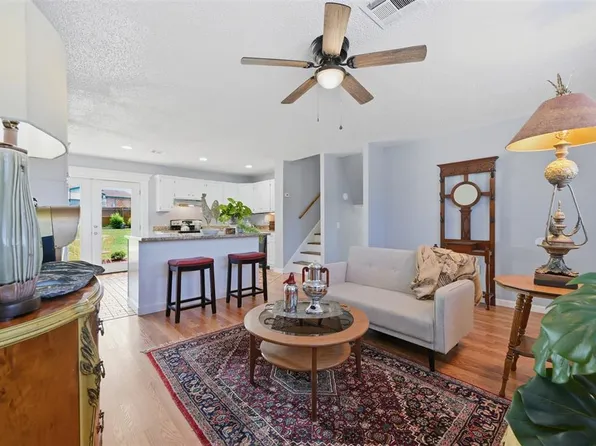 2412 Piccadilly Cir, Moore, OK 73160