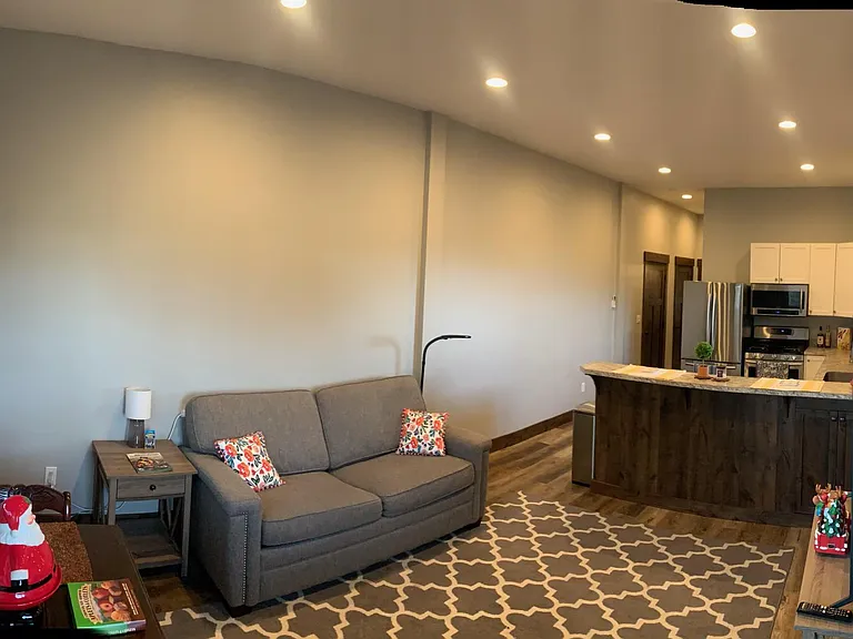 81 Estate Ln #B1 — Photo 2