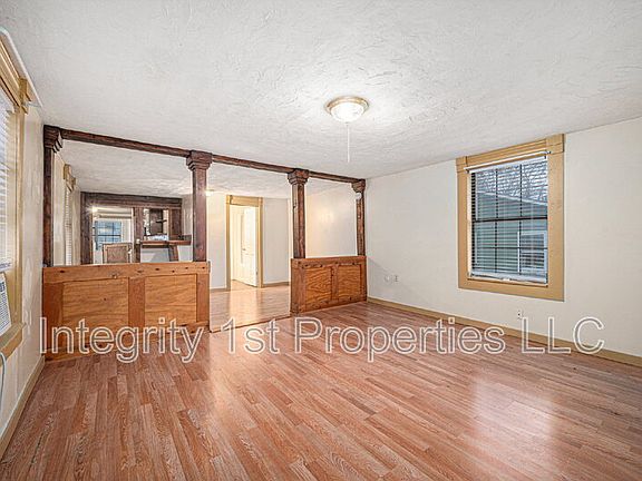 3rd image of 618 N 11th St