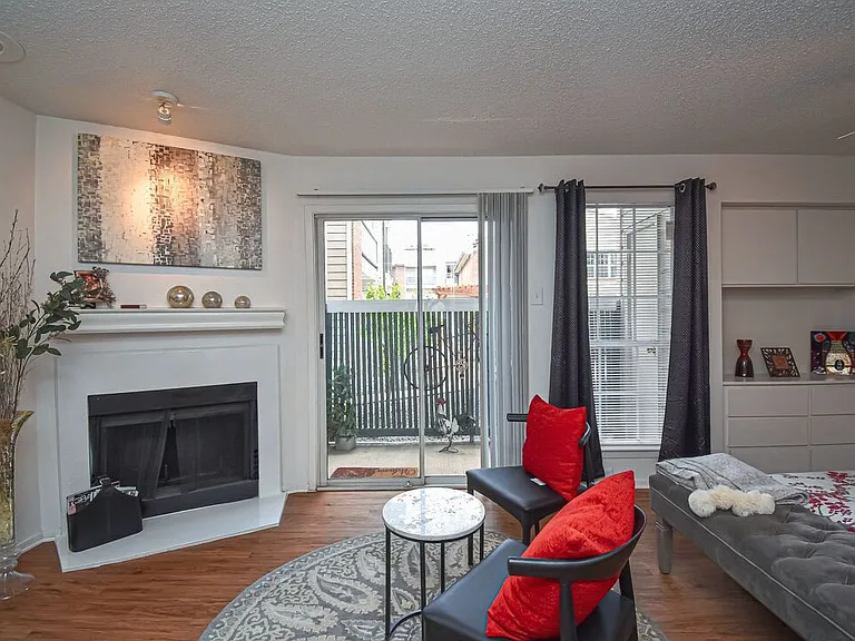 Centerpoint Apartments — Photo 11