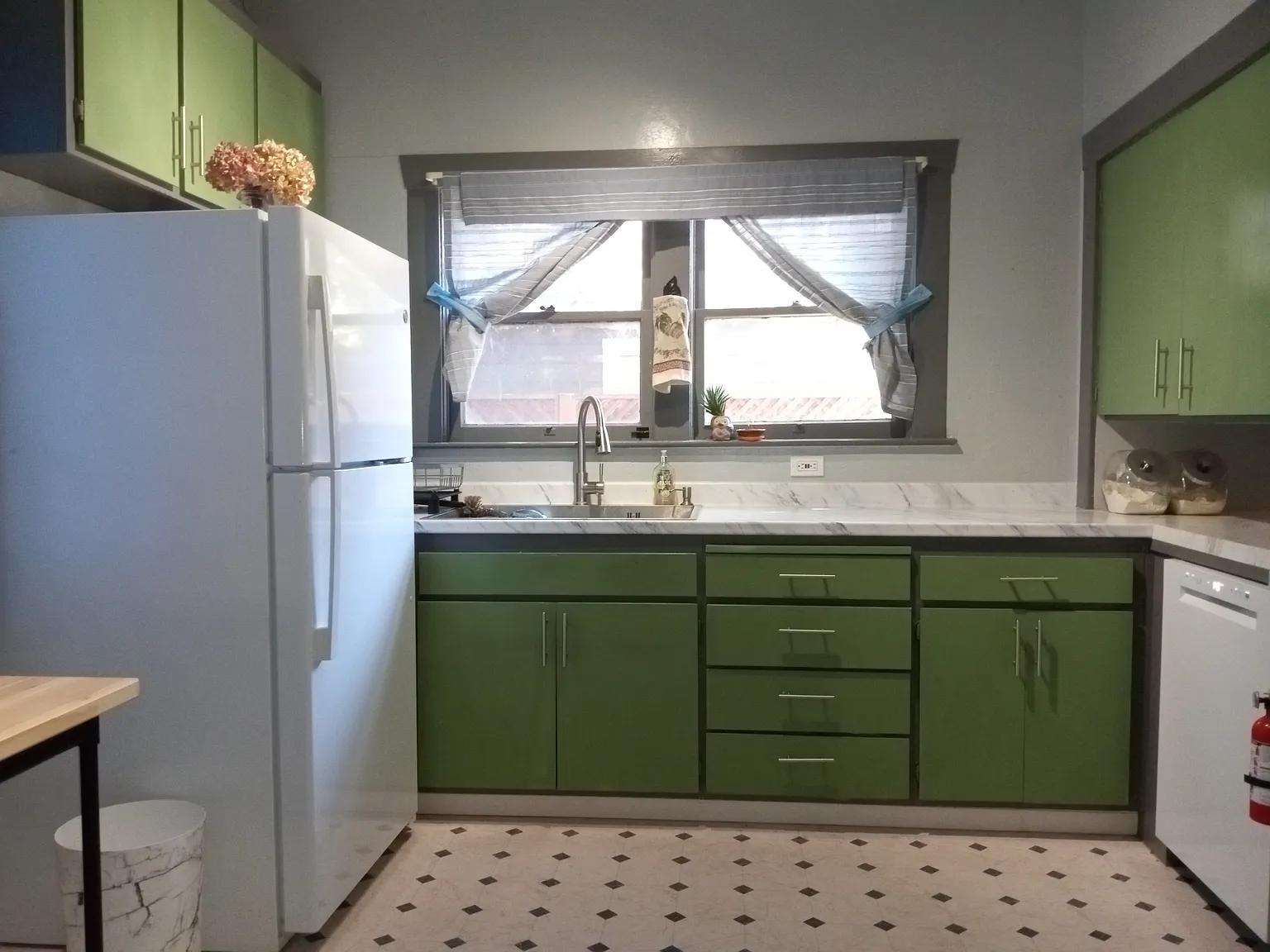3 bed, 1200 sqft, $2,999 — Photo 2