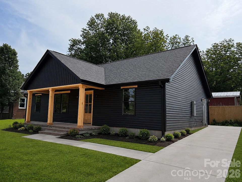 2nd image of 304 Garden St E