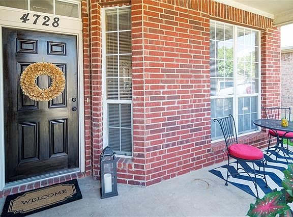 3rd image of 4728 Parkmount Dr