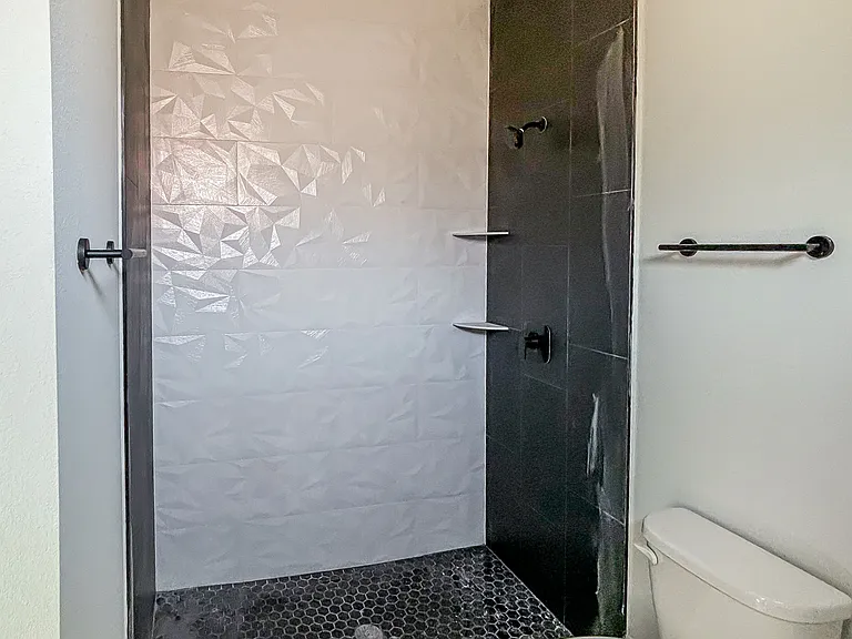 4233 E Curtis St #B — Photo 7
