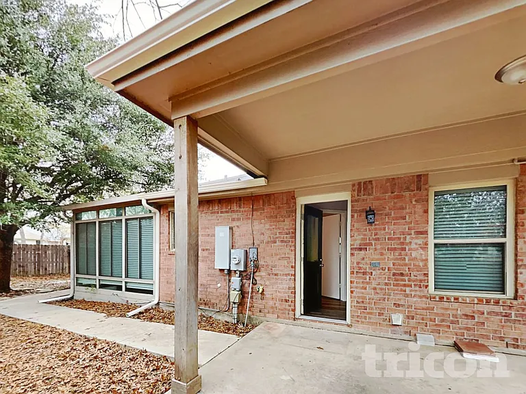 433 Candlestick Trl — Photo 16