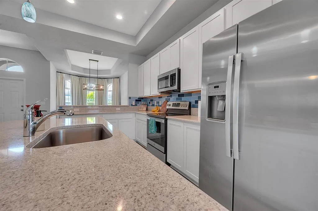3 bed, 2.0 bath, 1664 sqft, $2,700 — Photo 4