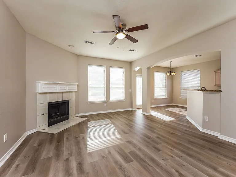 1630 Redwood Dr — Photo 6