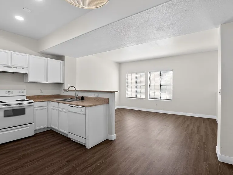2060 Rancho Lake Dr #203 — Photo 2